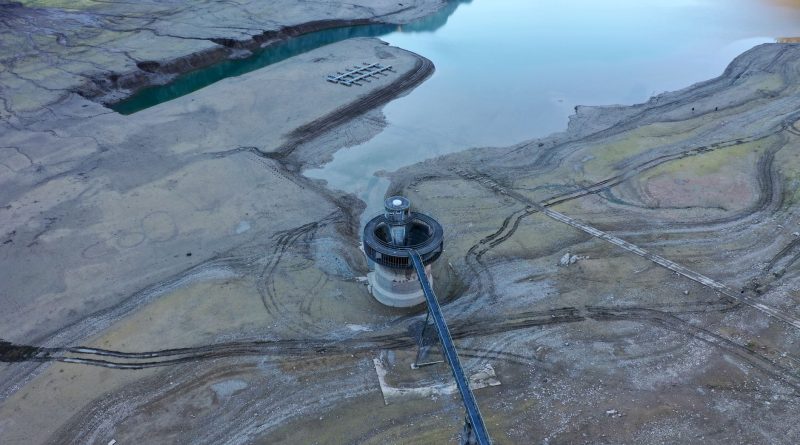 water infrastructure pipes reservoir