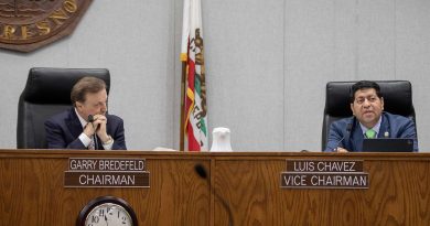Fresno County Board of Supervisors Chairman Garry Bredefeld and Vice Chairman Luis Chavez at a board meeting