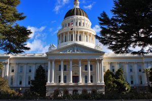 California Legislature Votes to Keep Cocktails-to-Go Through 2029